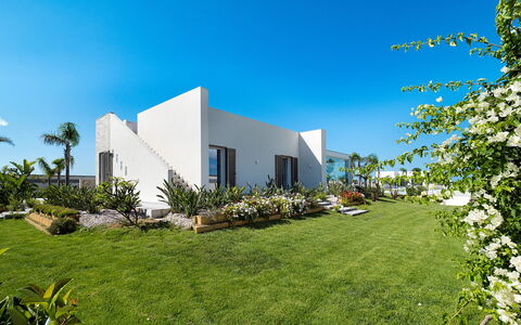 Casa Biancoverde - Marsala, Sicilia: Plante, Ciel, Bâtiment, Arbre, Paysage Naturel, Lot Terre, Herbe, Design Urbain, Immobilier, Maison