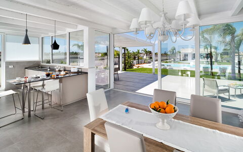 Casa Biancoverde - Marsala, Sicilia: Table, Meubles, Bâtiment, Chaise, Design Intérieur, Sol, Cuisine, Bois, Condominium, Sol