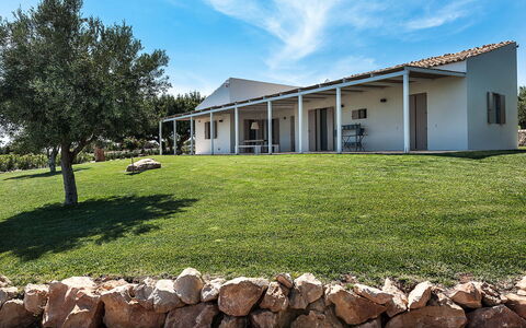 Isolina Bianca - Scicli, Sicilia: Nuage, Ciel, Plante, Jour, Propriété, Bâtiment, La Nature, Maison, Fenêtre, Paysage Naturel