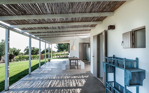 Isolina Bianca - Scicli, Sicilia: Plante, Propriété, Ombre, Design Intérieur, Bois, Porche, Sol, Sol, Chaise, Condominium