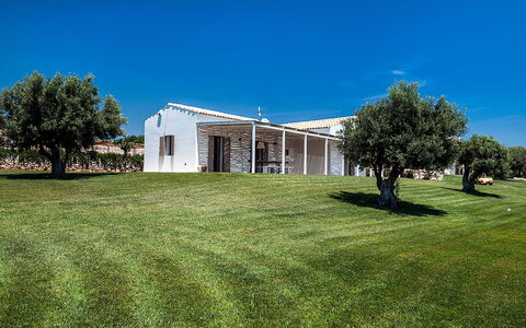 Isolina Verde - Scicli, Sicilia: Ciel, Plante, Bâtiment, Propriété, Arbre, Lot Terre, Fenêtre, Porte, Paysage Naturel, Herbe