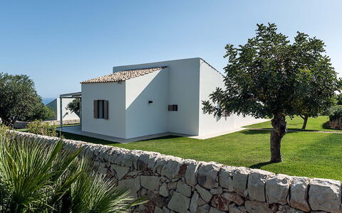 Isolina Verde - Scicli, Sicilia: Plante, Ciel, Bâtiment, Arbre, Maison, Lot Terre, Herbe, Fenêtre, Chalet, Paysage
