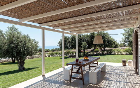 Isolina Verde - Scicli, Sicilia: Plante, Propriété, Table, Ombre, Tableau De Plein Air, Mobilier De Jardin, Design Intérieur, Architecture, Arbre, Chaise