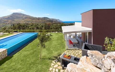 Villa Cinema - Castellammare Del Golfo, Sicilia: Ciel, Propriété, Communauté Des Plantes, Bâtiment, Plante, Bleu Azur, Maison, Lot Terre, Végétation, Ombre