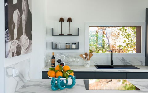 Villa Cinema - Castellammare Del Golfo, Sicilia: Propriété, Cabinetry, Comptoir, Design Intérieur, Table, Orange, Fenêtre, Bois, Cuisine