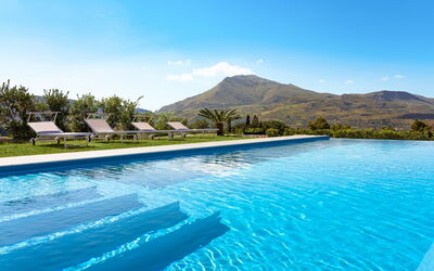 Villa Cinema - Castellammare Del Golfo, Sicilia: L'Eau, Ciel, Plante, Nuage, Piscine, La Nature, Arbre, Paysage Naturel, Montagne, Paysage