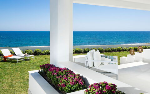 Mariposa - Fontane Bianche, Sicilia: L'Eau, Plante, Ciel, Propriété, Fleur, Bâtiment, La Nature, Ombre, Design Intérieur, Mobilier De Jardin
