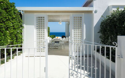 Mariposa - Fontane Bianche, Sicilia: Plante, Bâtiment, Ciel, Porte, Ombre, Clôture, Rectangle, Maison, Composite, Immobilier