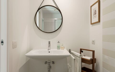 Splendida - Modica, Sicilia: Miroir, Robinet, Lavabo, Évier, Propriété, Luminaire Plomberie, Salle De Bains, Bois, Bâtiment, Immobilier