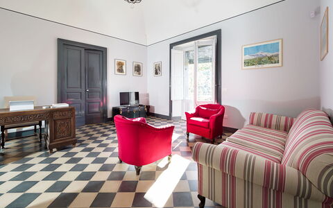 Villa Tranquilla - Randazzo, Sicilia: Meubles, Propriété, Table, Cadre, Bois, Confort, Salon, Décoration, Sol, Design Intérieur