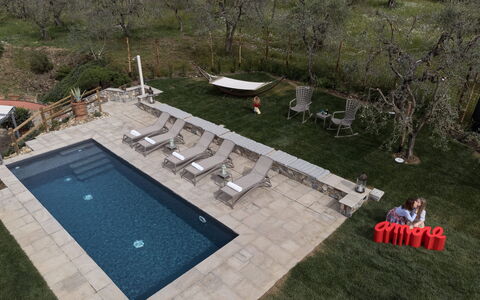 Villa Botinaccio: L'Eau, Plante, Piscine, Chaise, Loisir, Herbe, Arbre, Mobilier De Jardin, Des Loisirs, Paysage