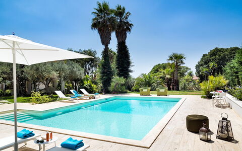 Casa Fiore - Salemi, Sicilia: L'Eau, Ciel, Plante, Propriété, Piscine, Bleu Azur, Arbre, Mobilier De Jardin, Ombre, Loisir