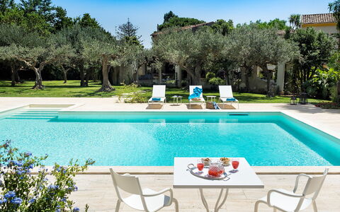 Casa Fiore - Salemi, Sicilia: L'Eau, Plante, Meubles, Propriété, Piscine, Ciel, Vert, Bleu Azur, Rectangle, Arbre