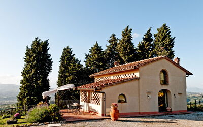 Cottage Botinaccio: Ciel, Plante, Bâtiment, Arbre, Porte, Fenêtre, Chalet, Loisir, Façade, Paysage
