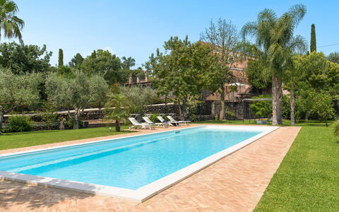 Oasi Verde - Santa Maria La Stella, Sicilia: L'Eau, Ciel, Plante, Propriété, Piscine, La Nature, Bleu Azur, Ombre, Herbe, Arbre