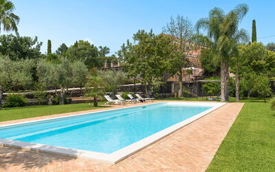 Oasi Verde - Santa Maria La Stella, Sicilia: L'Eau, Ciel, Plante, Propriété, Piscine, La Nature, Bleu Azur, Ombre, Herbe, Arbre