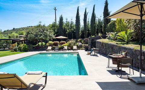 Casa Bedda - Viagrande, Sicilia: L'Eau, Plante, Propriété, Ciel, Meubles, Piscine, Bleu Azur, Nuage, Arbre, Mobilier De Jardin