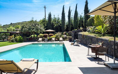 Casa Bedda - Viagrande, Sicilia: L'Eau, Plante, Propriété, Ciel, Meubles, Piscine, Bleu Azur, Nuage, Arbre, Mobilier De Jardin
