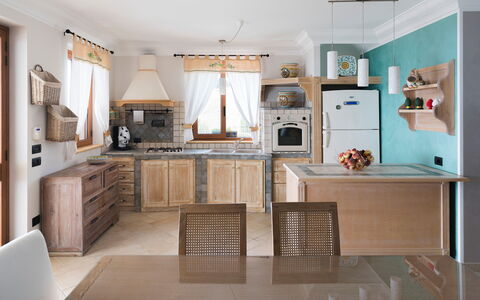 Villa Vistamare - Montallegro, Sicilia: Comptoir, Cabinetry, Cuisine, Électroménager, Bois, Cuisinière, Appareil De Cuisine, Éclairage, Design Intérieur, Sol