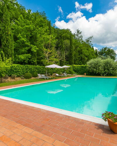 Casa Tibesa: L'Eau, Plante, Nuage, Propriété, Ciel, Piscine, Bâtiment, Vert, Bleu Azur, Arbre