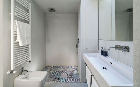 Villa Carmelita - Ragusa, Sicilia: Évier, Robinet, Miroir, Propriété, Luminaire Plomberie, Lavabo, Salle De Bains, Design Intérieur, Architecture