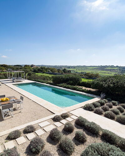 Villa Carmelita - Ragusa, Sicilia: Ciel, L'Eau, Nuage, Piscine, Plante, Bâtiment, Rectangle, Condominium, Design Urbain, Arbre