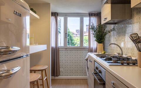 Lucca Old Town Apartment - Lucca, Toscana: Appareil De Cuisine, Cuisine, Comptoir, Principaux Appliance, Design Intérieur, Électroménager, Cabinetry, Bois, Sol, Meubles
