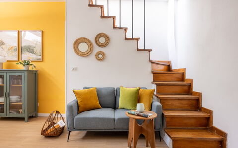 Lucca Old Town Apartment - Lucca, Toscana: Meubles, Design Intérieur, Mur, Canapé, Sol, Bois, Domicile, Jaune, Sol, Salon