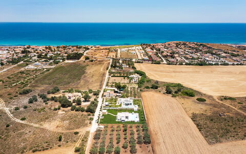 Casa Colori - Noto, Sicilia: L'Eau, Ciel, Ressources En Eau, Plante, Écorégion, Bleu Azur, Environnement Naturel, Arbre, Lot Terre, Cotiers Et Relief Océaniques