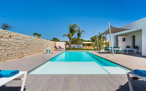 Villa Le Palme - Noto, Sicilia: Ciel, Jour, Bleu, Piscine, Bleu Azur, Bâtiment, Ombre, Arbre, L'Eau, Bois