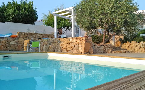 Villa Trullo - Torricella, Puglia: L'Eau, Plante, Ciel, Propriété, Piscine, Bleu Azur, Arbre, Ombre, Mobilier De Jardin, Loisir