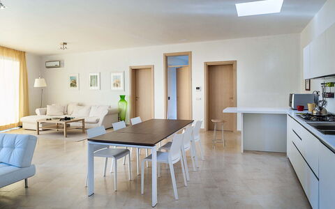 Casapietra - Scicli, Sicilia: Table, Meubles, Cabinetry, Comptoir, Canapé, Bois, Chaise, Éclairage, Cuisine, Design Intérieur
