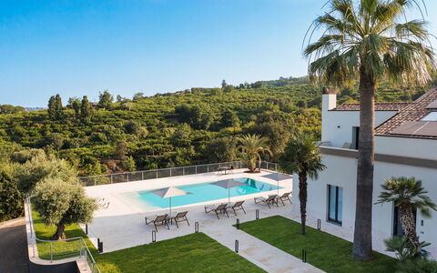 Villa Decoro - Mascali, Sicilia: Plante, Ciel, L'Eau, Bâtiment, La Nature, Bleu Azur, Arbre, Piscine, Arecales, Loisir