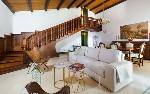 Casa Desiderio - Siracusa, Sicilia: Meubles, Canapé, Bâtiment, Table, Design Intérieur, Salon, Cadre, Maison, Plante D'Appartement, Sol
