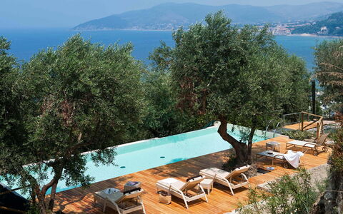 Pietramare - Castellabate, Campania: L'Eau, Plante, Propriété, Ciel, La Nature, Bleu Azur, Piscine, Paysage Naturel, Mobilier De Jardin, Arbre