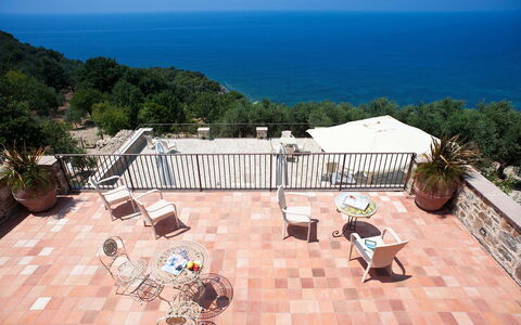 Pietramare - Castellabate, Campania: Ciel, Plante, L'Eau, Propriété, Pot De Fleur, Station Balnéaire, Bâtiment, Bois, Mobilier De Jardin, Sol