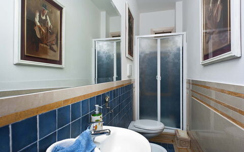 Villa Amena - Siracusa, Sicilia: Cadre, Luminaire Plomberie, Propriété, Robinet, Bleu Azur, Bâtiment, Salle De Bains, Design Intérieur, Bois, Éclairage