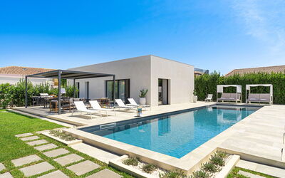 Villa Duetto - Siracusa, Sicilia: Plante, Ciel, L'Eau, Propriété, Bleu Azur, Piscine, Ombre, Architecture, Rectangle, Bâtiment