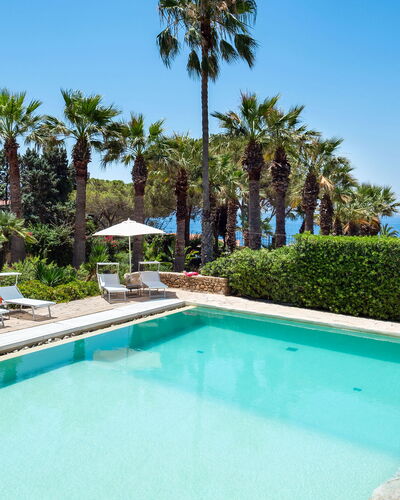 Villa Diamante - Siracusa, Sicilia: L'Eau, Plante, Propriété, Piscine, Ciel, Bleu Azur, Arbre, Bâtiment, Arecales, Loisir