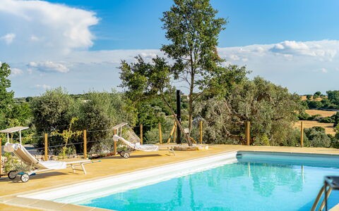 Trulli Di Grieco: L'Eau, Nuage, Ciel, Piscine, Plante, Ombre, Arbre, Mobilier De Jardin, Loisir, Immobilier