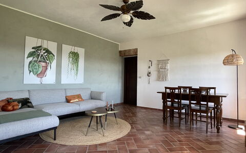 Casa 'il Nocciolo': Table, Meubles, Propriété, Cadre, Canapé, Design Intérieur, Éclairage, Bois, Sol, Ventilateur De Plafond