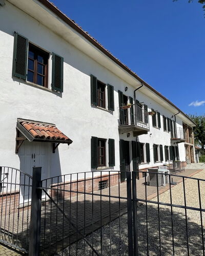 Casa 'il Nocciolo': Ciel, Propriété, Fenêtre, Plante, Bâtiment, Nuage, Architecture, Clôture, Porte, Maison