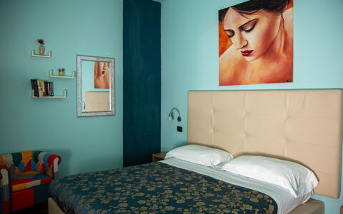 Villa Trivigno: Meubles, Design Intérieur, Lit, Chambre, Mur, Drap De Lit, Literie, Sol, Pièce, Sol