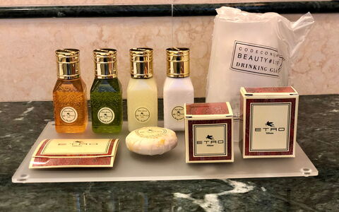 Luxury Villa Con Spa e Panorama a 40 Min Da Roma: Bouteille, Produit, Table, Bois, Bouteille En Verre, Boisson, Aliments, Ingrédient