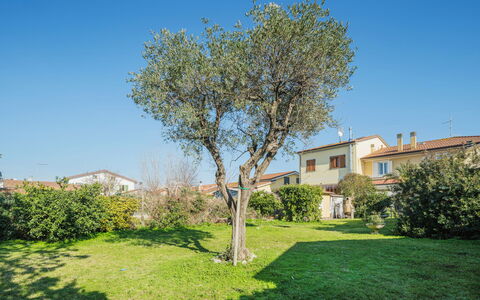 La Casa dei Limoni di Valeria: Ciel, Plante, Jour, Paysage Naturel, Bâtiment, Arbre, Lot Terre, Lumière Du Soleil, Herbe, Quartier