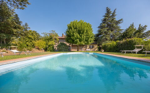 Villa Marconi: L'Eau, Plante, Ciel, Ressources En Eau, Propriété, Piscine, Bleu Azur, Arbre, Paysage Naturel, Ombre