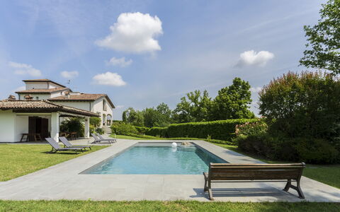 Casa del Marchese, Pool, Wifi, Castell' Arquato: Nuage, Ciel, L'Eau, Plante, Propriété, Extérieur Banc, Bâtiment, Piscine, Ombre, Mobilier De Jardin
