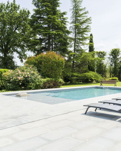 Casa del Marchese, Pool, Wifi, Castell' Arquato: Plante, Ciel, Piscine, L'Eau, Arbre, Mobilier De Jardin, Ombre, Rectangle, Herbe, Canapé