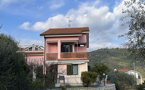 Bruna: L'Eau, Ciel, Propriété, Bâtiment, Plante, Bleu, Bleu Azur, Piscine, La Nature, Arbre
