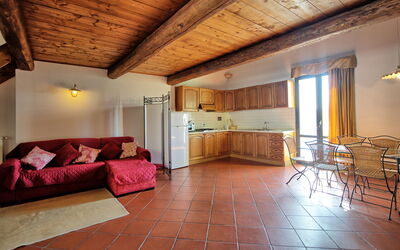 Fienile: Propriété, Meubles, Bois, Chaise, Design Intérieur, Salon, Sol, Sol, Salle, Fenêtre